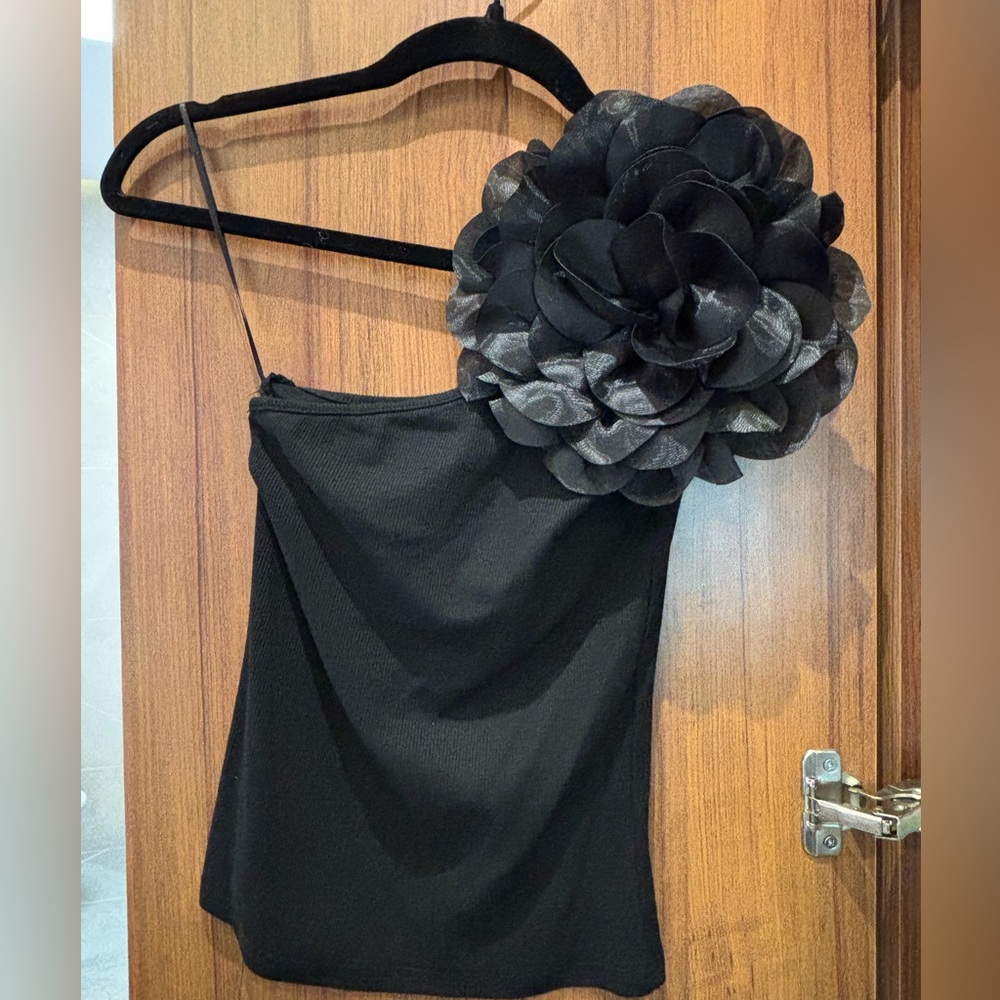 Runway Paris Black One Shoulder Flower Top Size S NWT